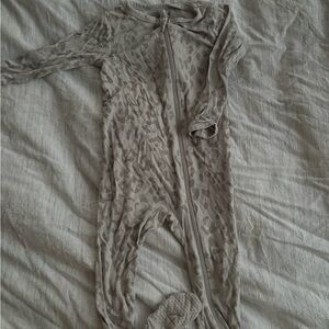 Kyte BABY Gray Leopard Print Sleepwear